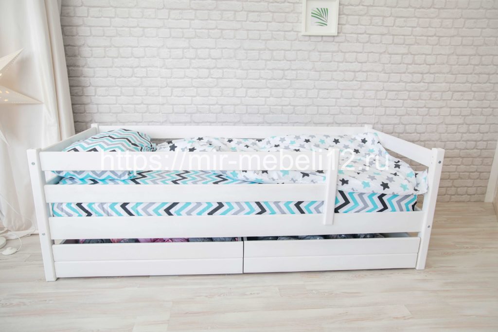 Кровать для девочки от 3 лет с бортиками и ящиками